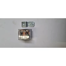 Relé 4-lábas 12V Max-80A tartóval visszajelzős