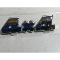 Lada Niva 4x4 jel / felirat ( jobb-bal oldalon ) Cróm színű / db