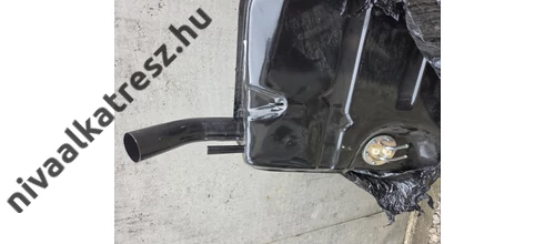 Lada Niva Üzemanyag tank ( kis lyukú ) karbulátoros