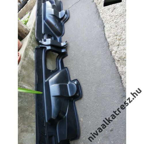 Lada Niva Csomagtér belső borítás kerék fölé/hátsó ülés mellett (1.7)  /pár