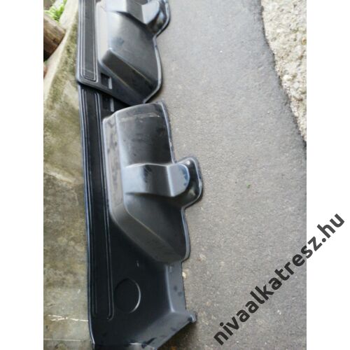 Lada Niva Csomagtér belső borítás kerék fölé/hátsó ülés mellett (1.6) /pár